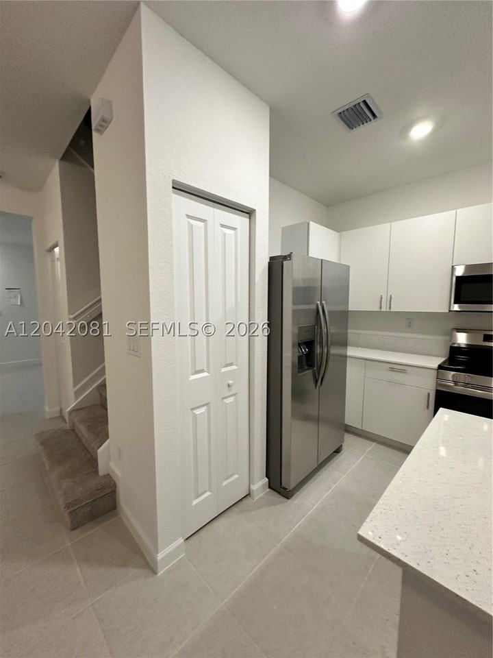 2889 Se 25th Ave #2889 - Photo 7 of 30