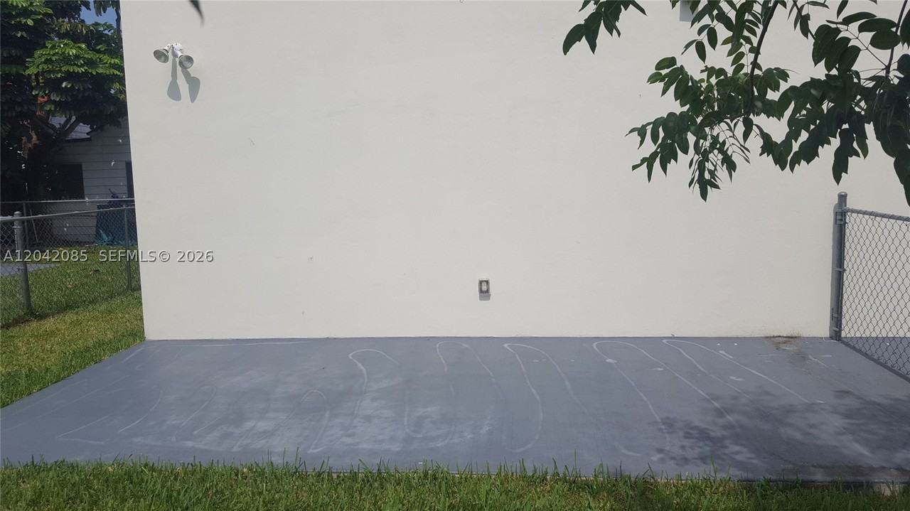 1029 Sw 11th Ave #0 - Photo 2 of 21