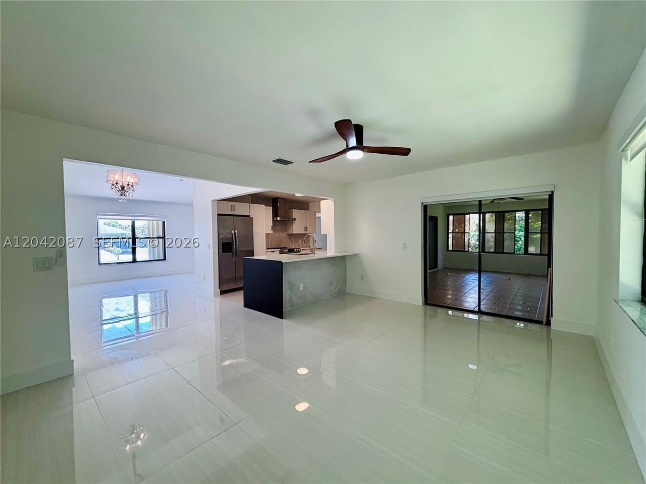 2313 Se Harrington Ave - Photo 4 of 24