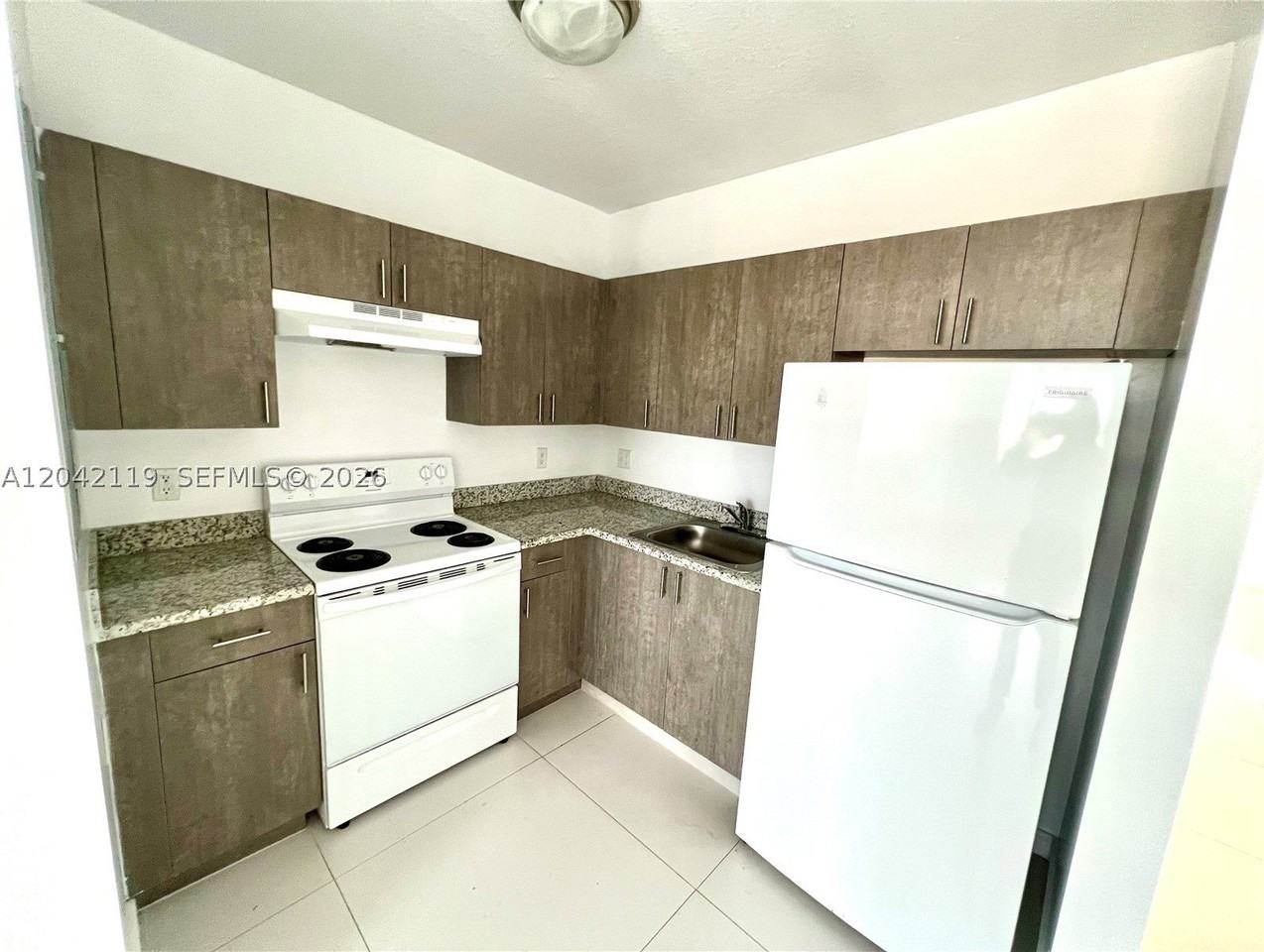 440 E 27th St #204 - Photo 4 of 8