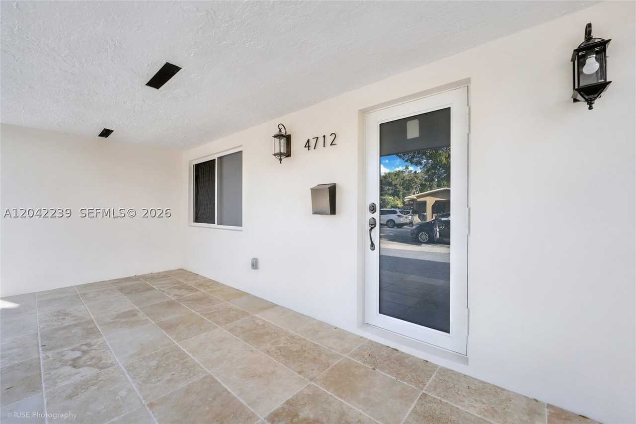 4712 Sw 2nd Ter - Photo 2 of 24