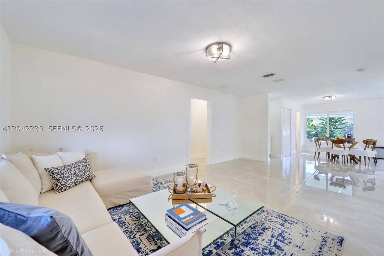 4712 Sw 2nd Ter - Photo 4 of 24