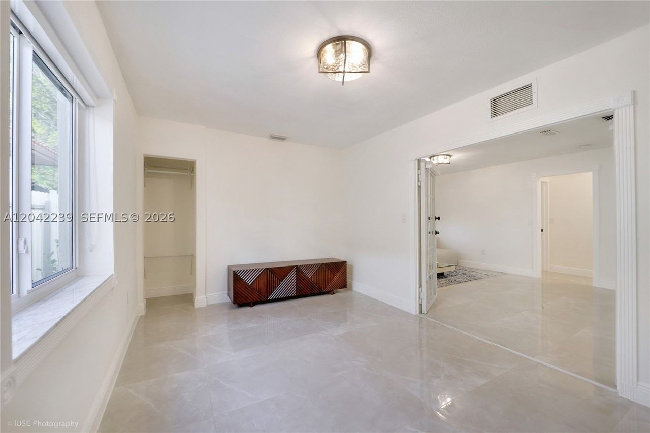 4712 Sw 2nd Ter - Photo 7 of 24