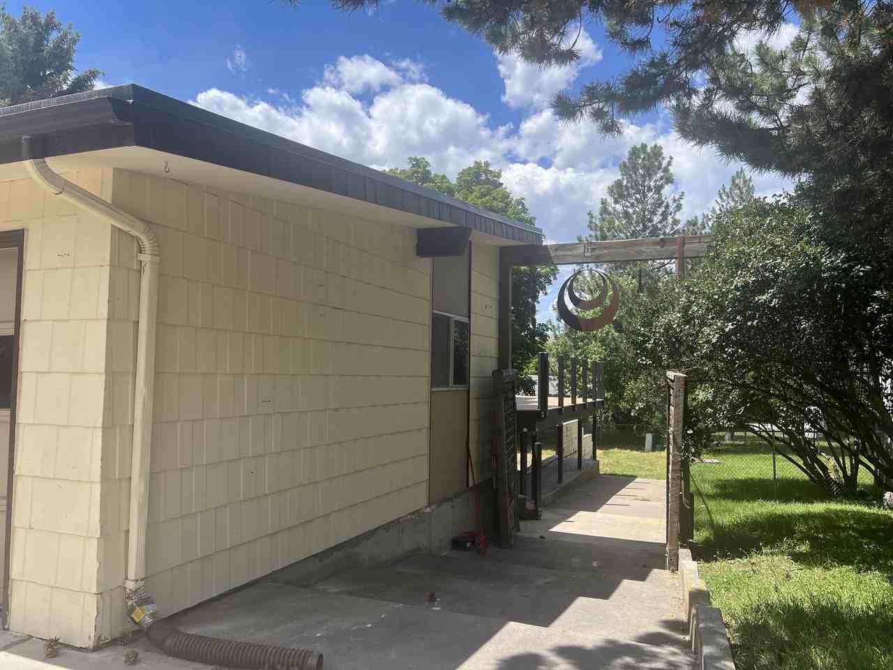 8 Columbine Rd #1 - Photo 2 of 10
