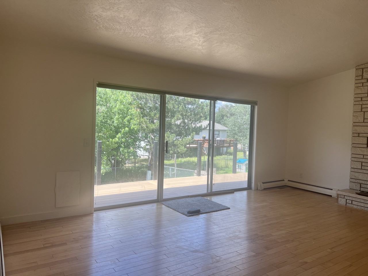 8 Columbine Rd #1 - Photo 3 of 10