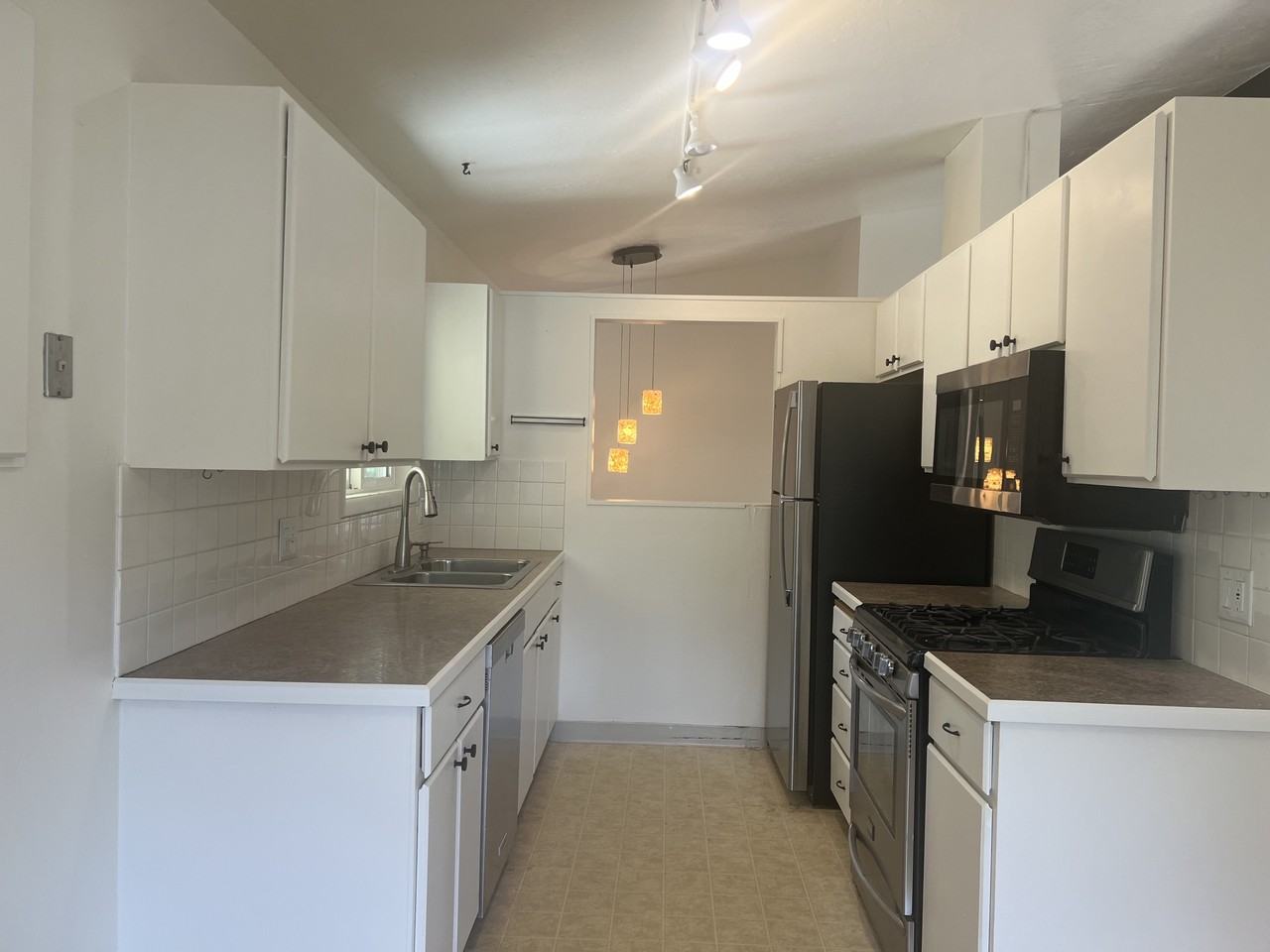 8 Columbine Rd #1 - Photo 4 of 10