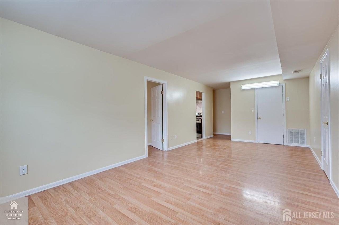 434 College Dr - Photo 3 of 15