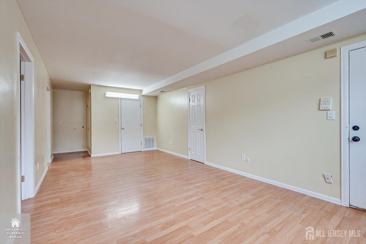 434 College Dr - Photo 4 of 15