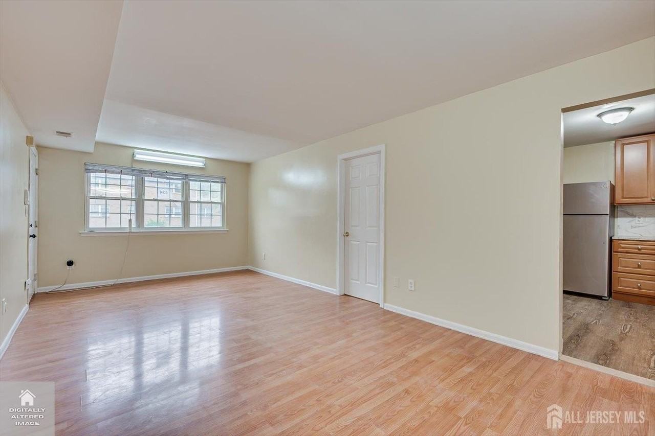 434 College Dr - Photo 5 of 15