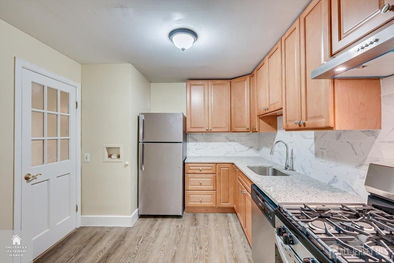 434 College Dr - Photo 6 of 15