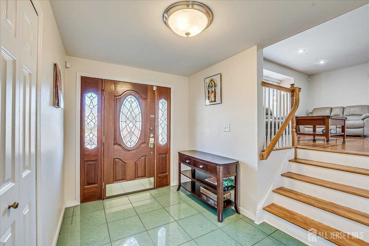 79 Beechwood Ave - Photo 7 of 35