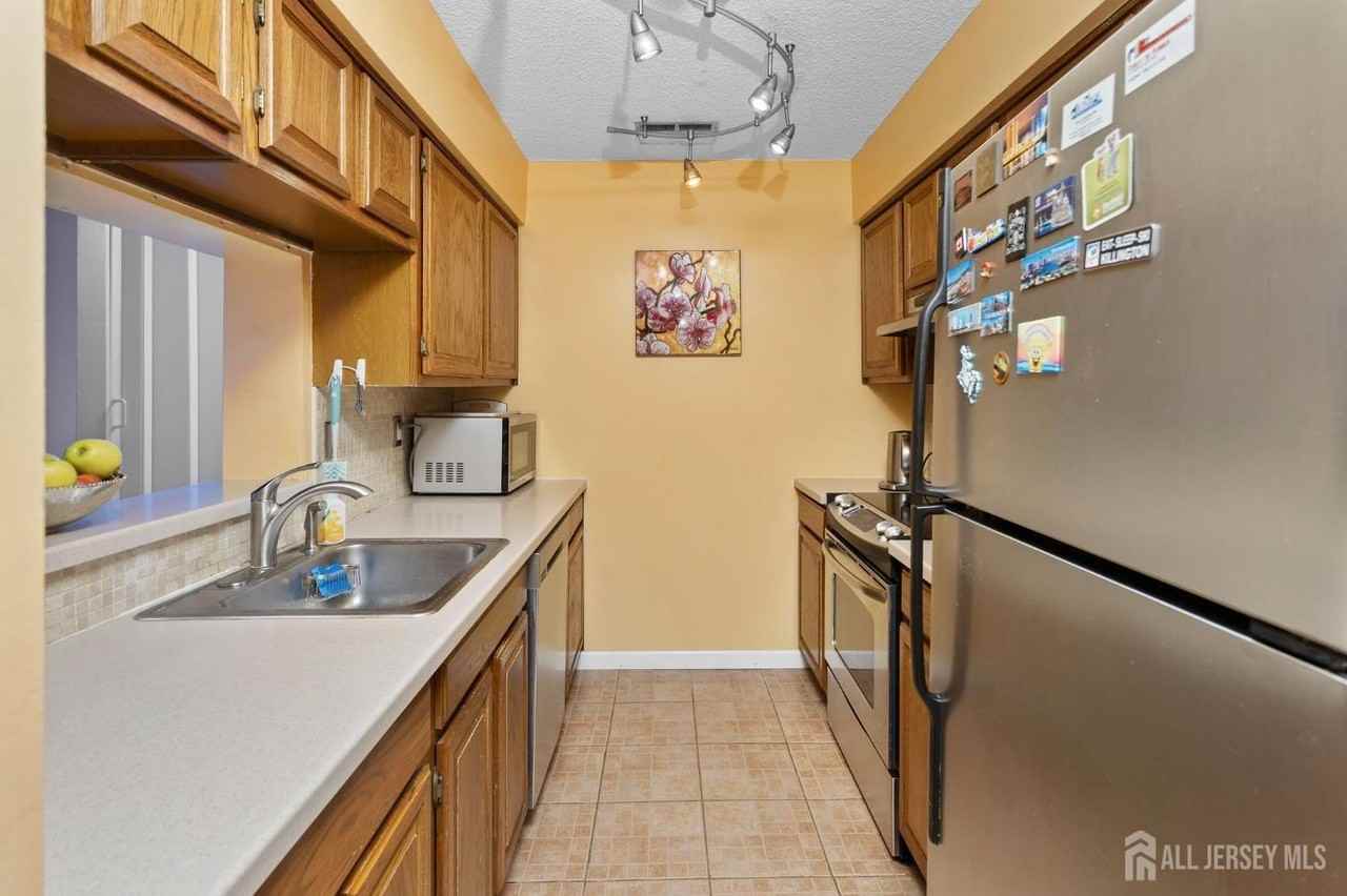2001 Ravens Crest Dr - Photo 5 of 14