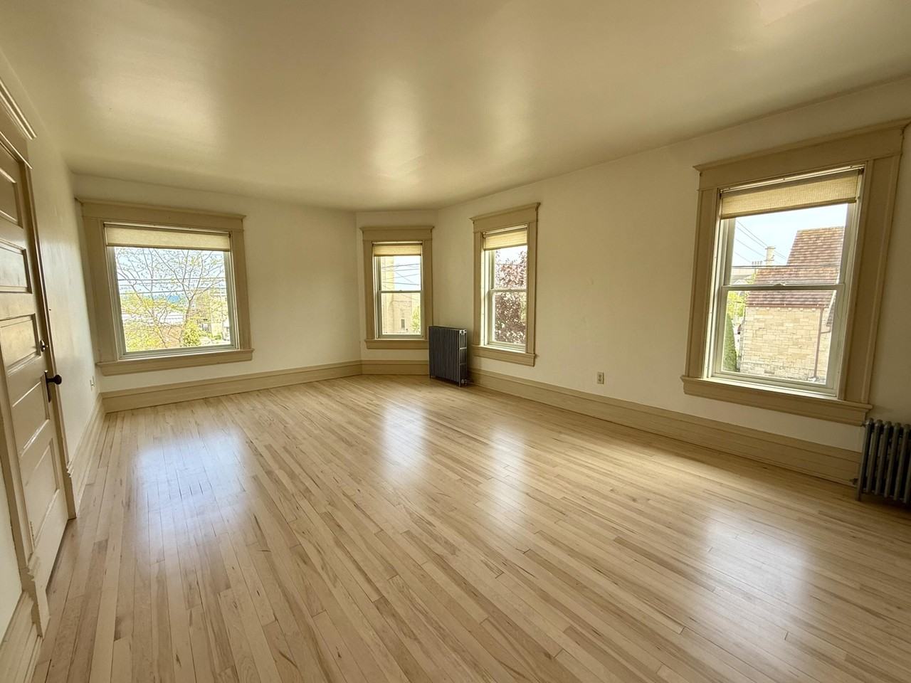 215 N Wisconsin St - Photo 2 of 15