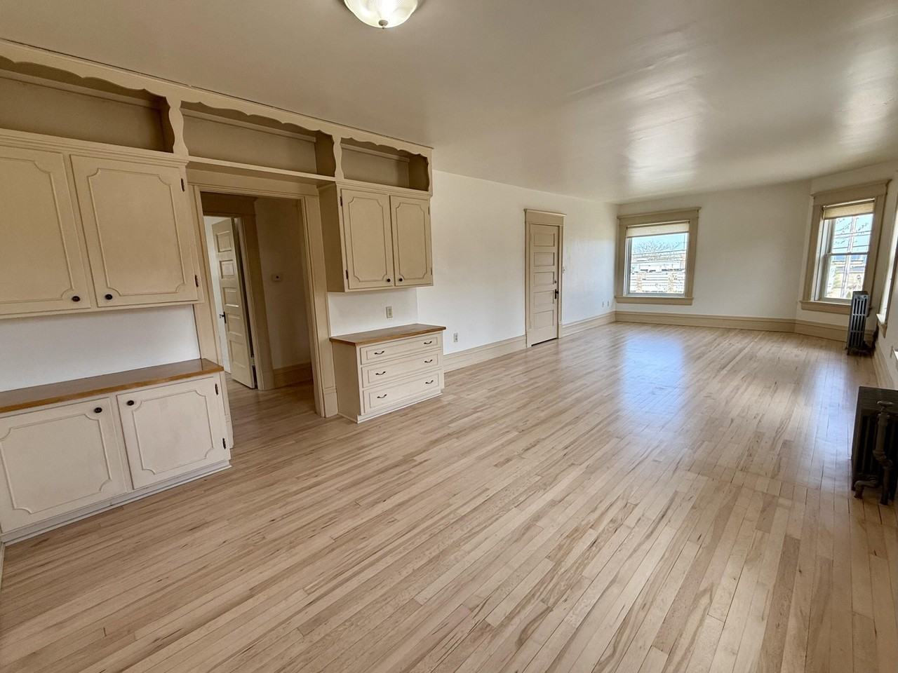 215 N Wisconsin St - Photo 4 of 15