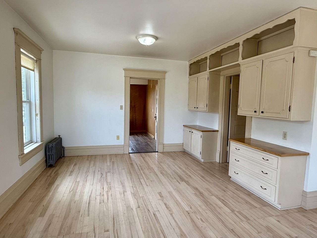 215 N Wisconsin St - Photo 5 of 15