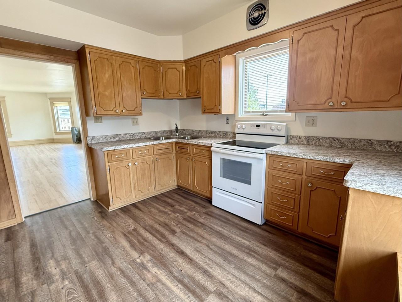 215 N Wisconsin St - Photo 7 of 15