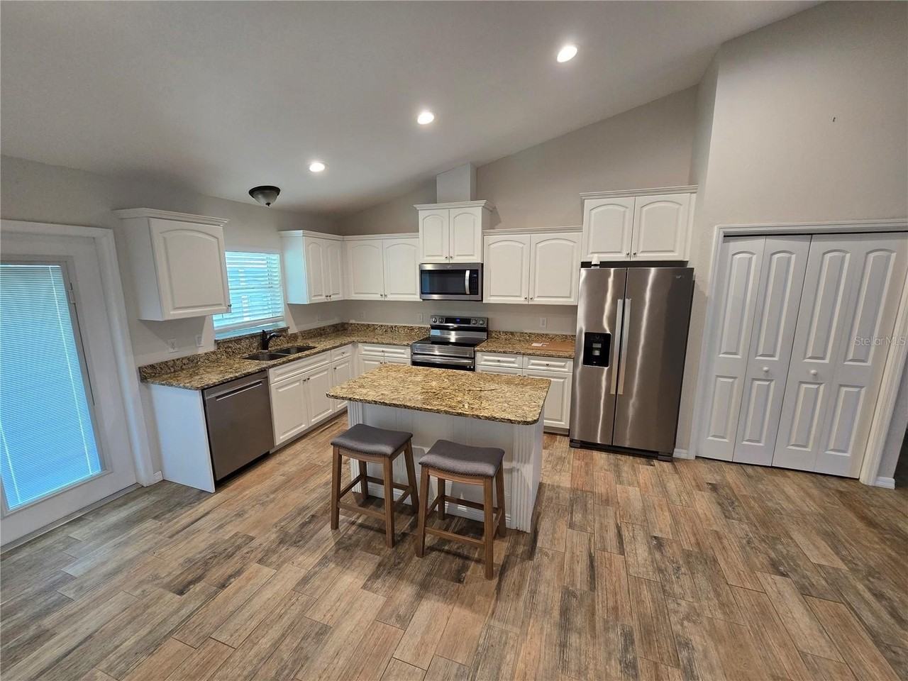 7182 Sw Bird Rd - Photo 5 of 18
