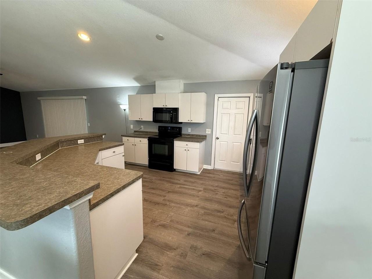3745 Sardinia Ave - Photo 4 of 18