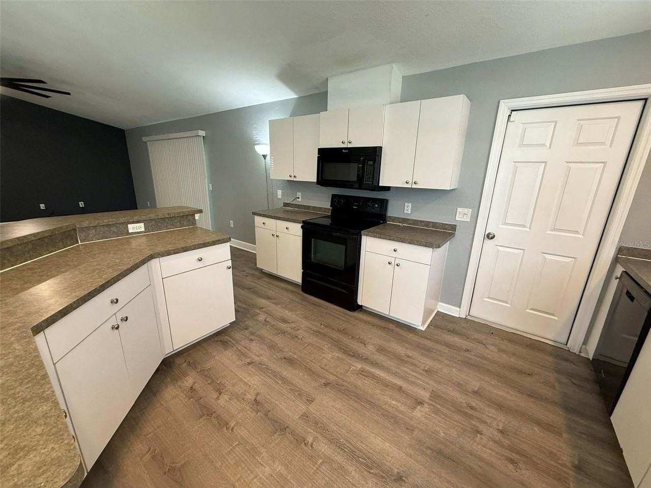 3745 Sardinia Ave - Photo 5 of 18