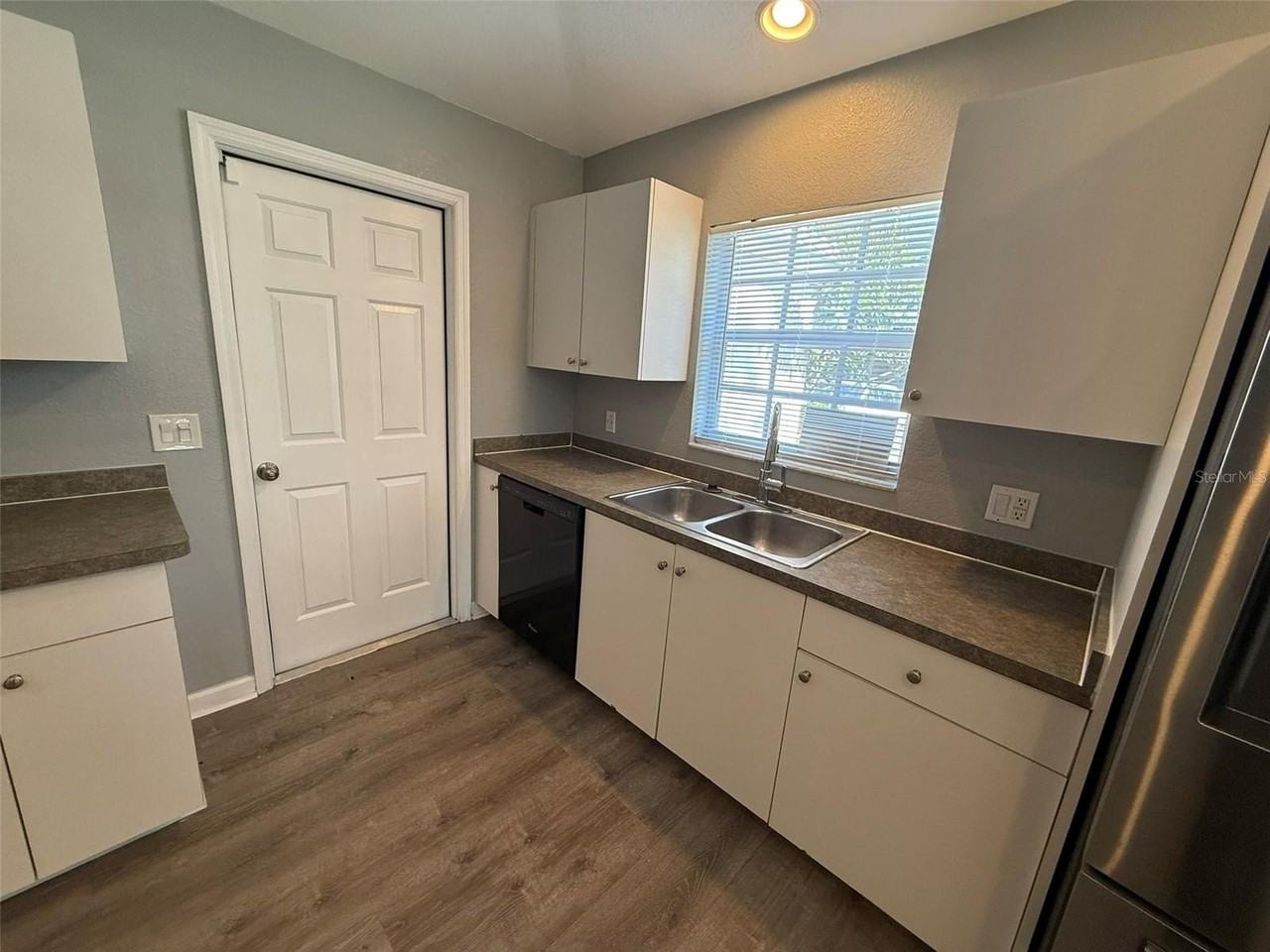 3745 Sardinia Ave - Photo 6 of 18