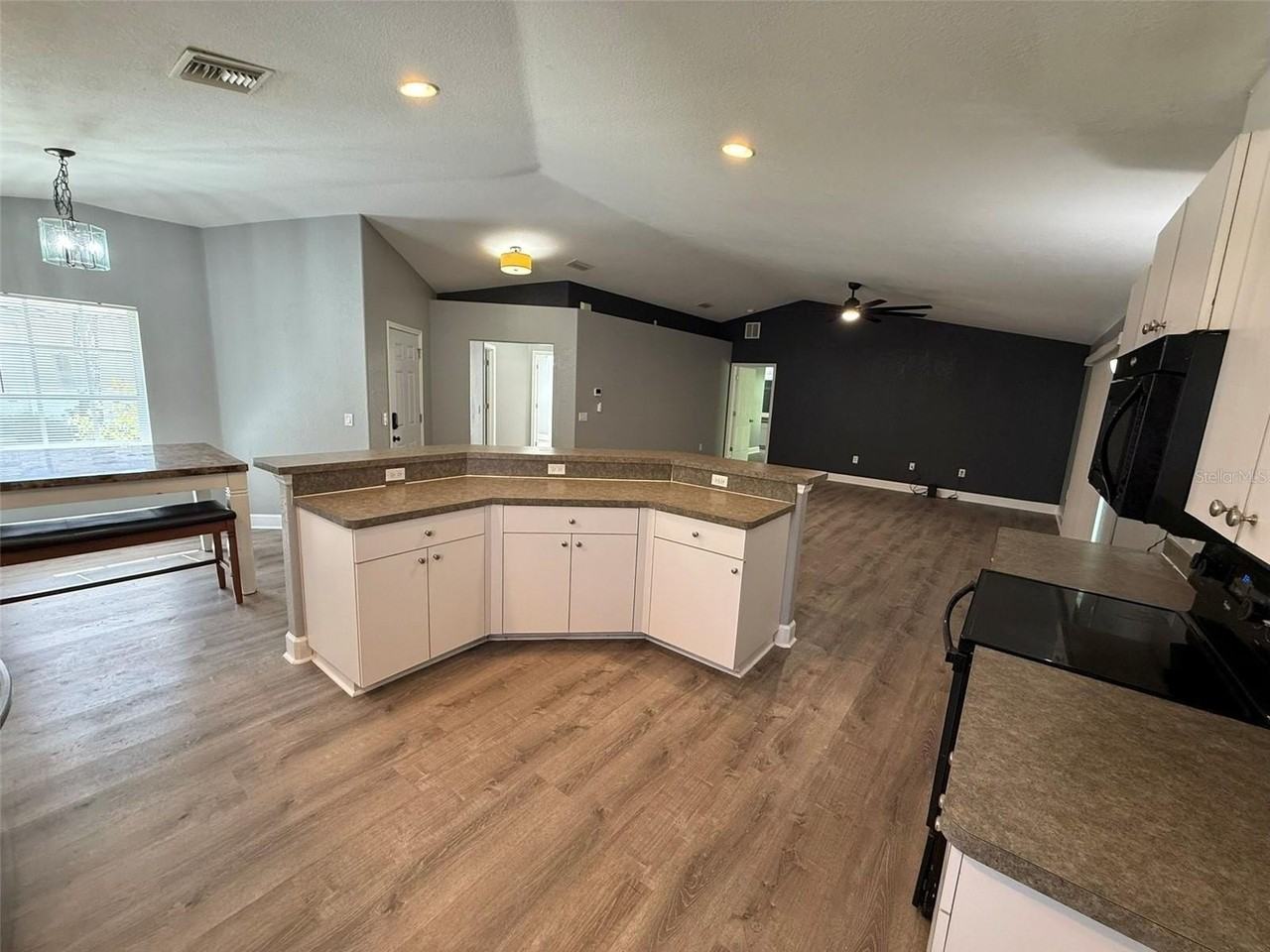 3745 Sardinia Ave - Photo 7 of 18