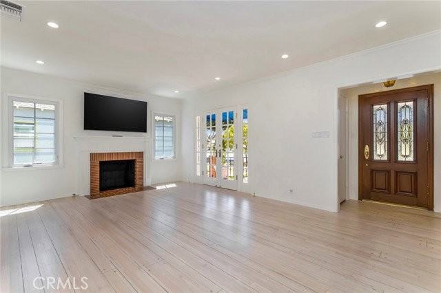 1332 Pearl St - Photo 3 of 8