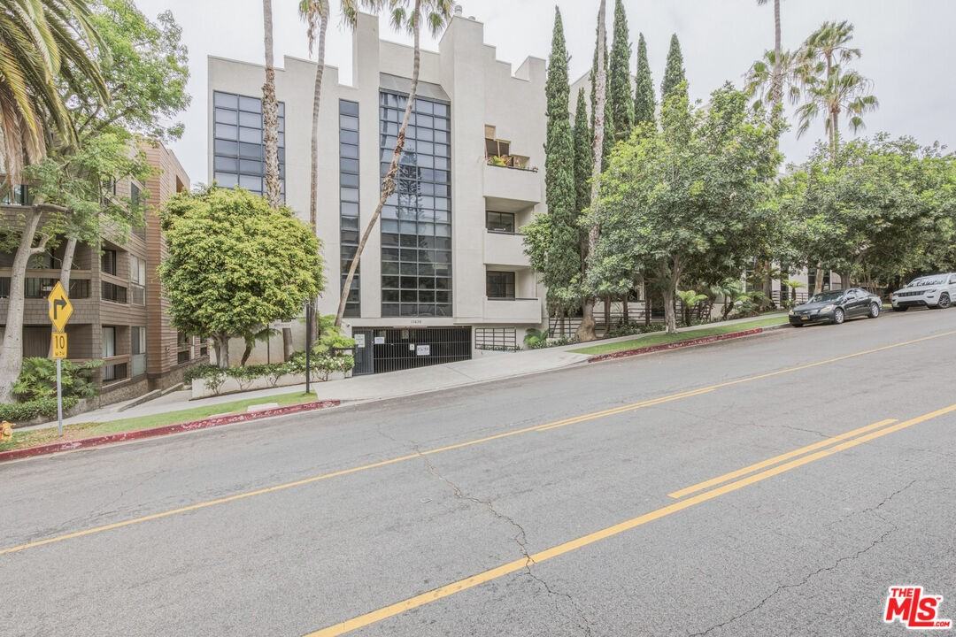 11636 Montana Ave #103