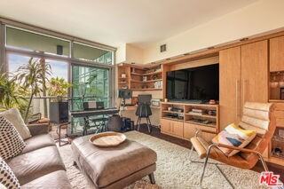 13700 Marina Pointe Dr #415 - Photo 4 of 8