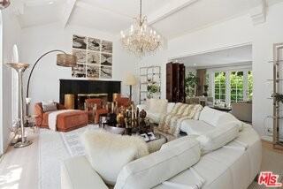317 S Burlingame Ave - Photo 2 of 8