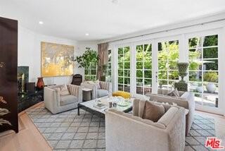 317 S Burlingame Ave - Photo 4 of 8