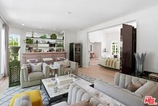 317 S Burlingame Ave - Photo 5 of 8