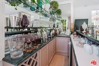 317 S Burlingame Ave - Photo 6 of 8