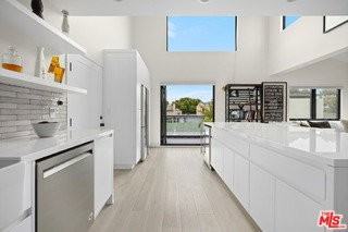 2225 4th St #A - Photo 5 of 8