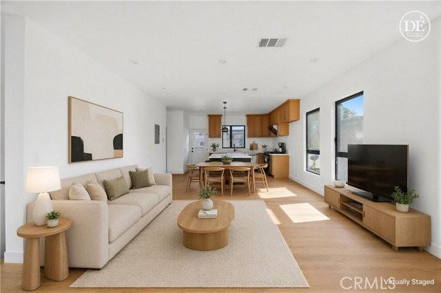 10158 Regent St - Photo 2 of 5