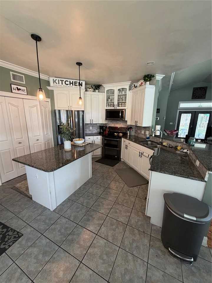 11516 Nw 16th Pl - Photo 3 of 7