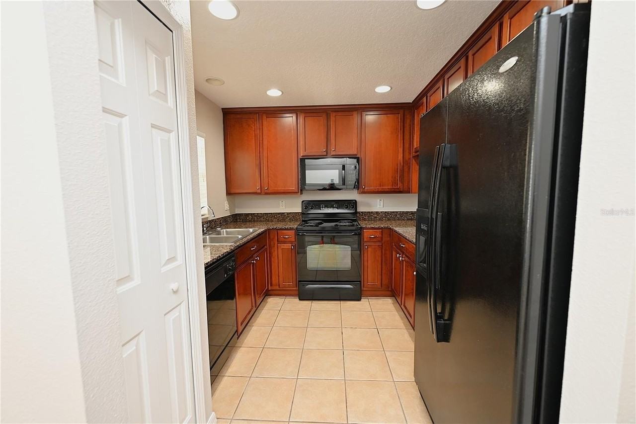 5360 River Rock Rd - Photo 4 of 39