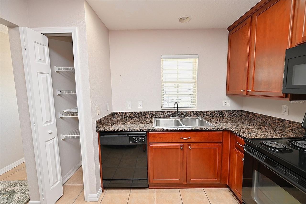 5360 River Rock Rd - Photo 5 of 39