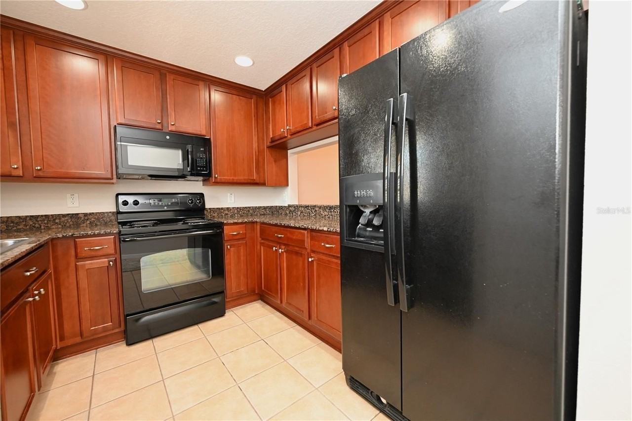 5360 River Rock Rd - Photo 7 of 39