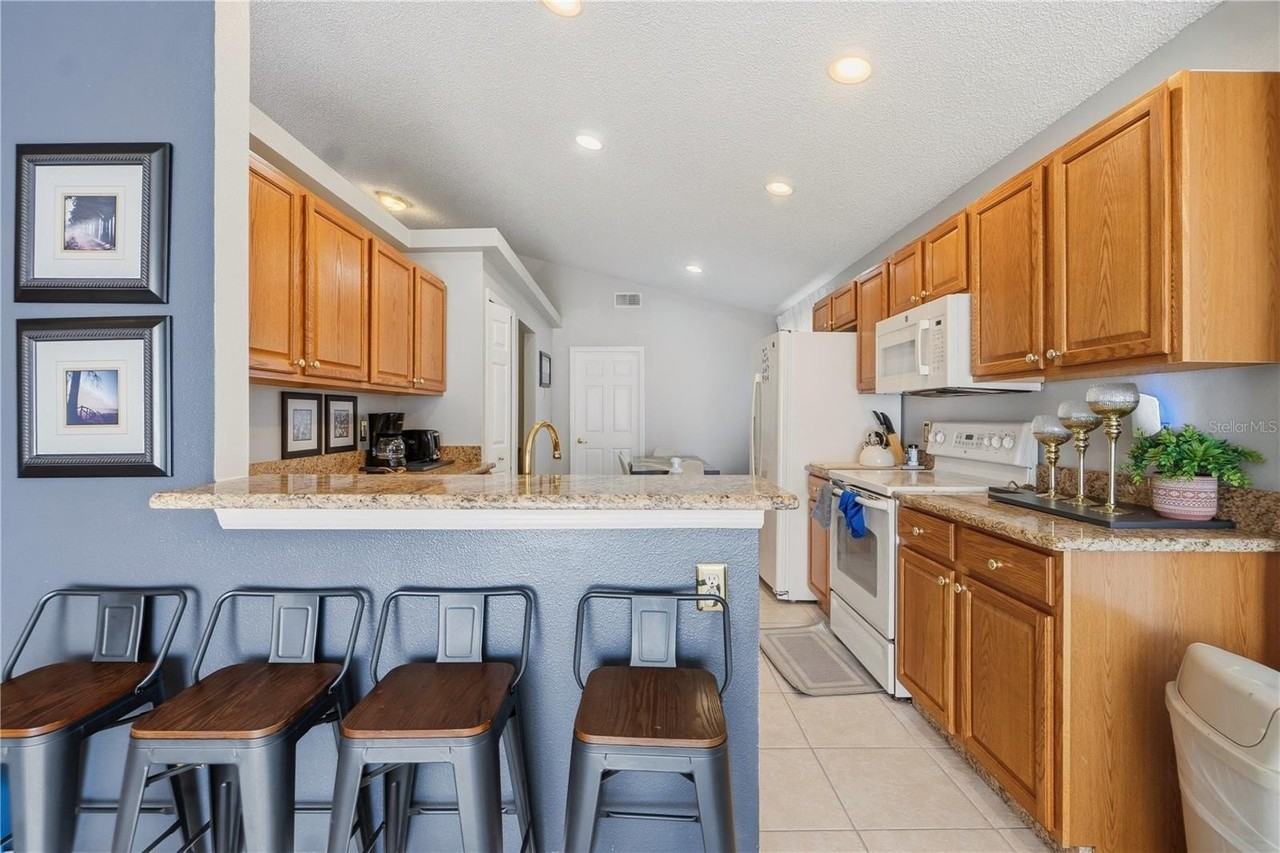 334 Brayton Ln - Photo 3 of 24