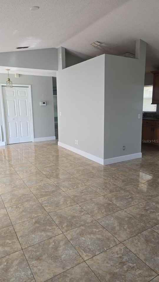 202 Chadworth Dr - Photo 4 of 7