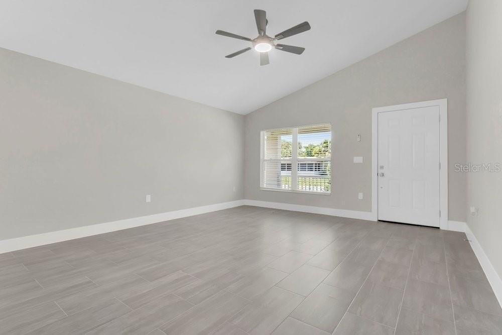 889 Dunbar St - Photo 2 of 26