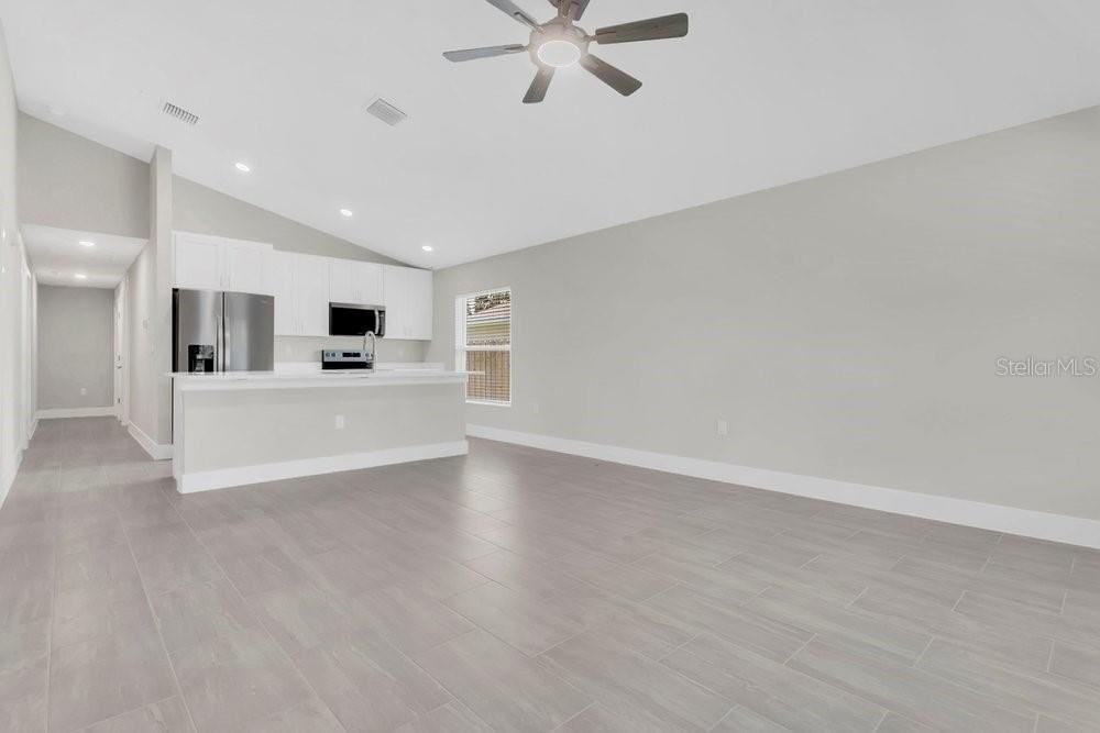 889 Dunbar St - Photo 3 of 26