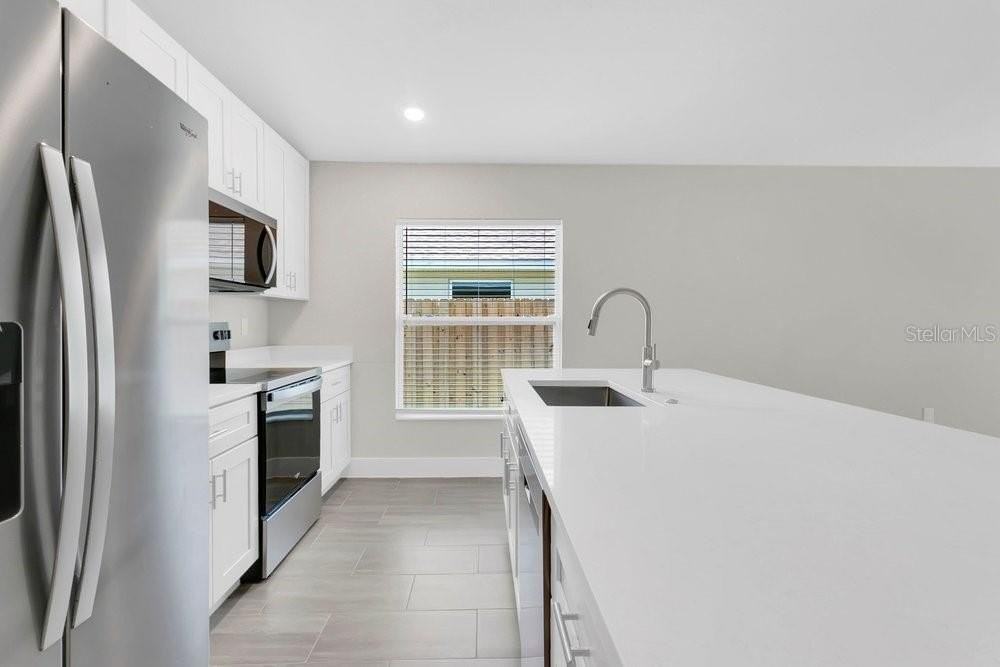 889 Dunbar St - Photo 4 of 26