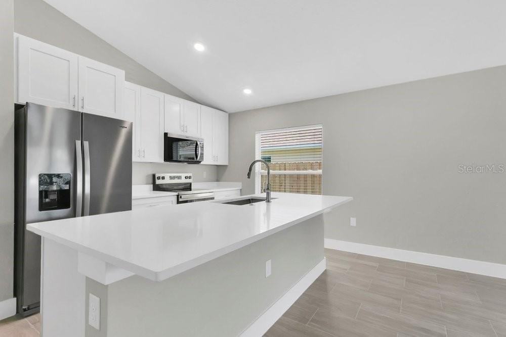 889 Dunbar St - Photo 5 of 26
