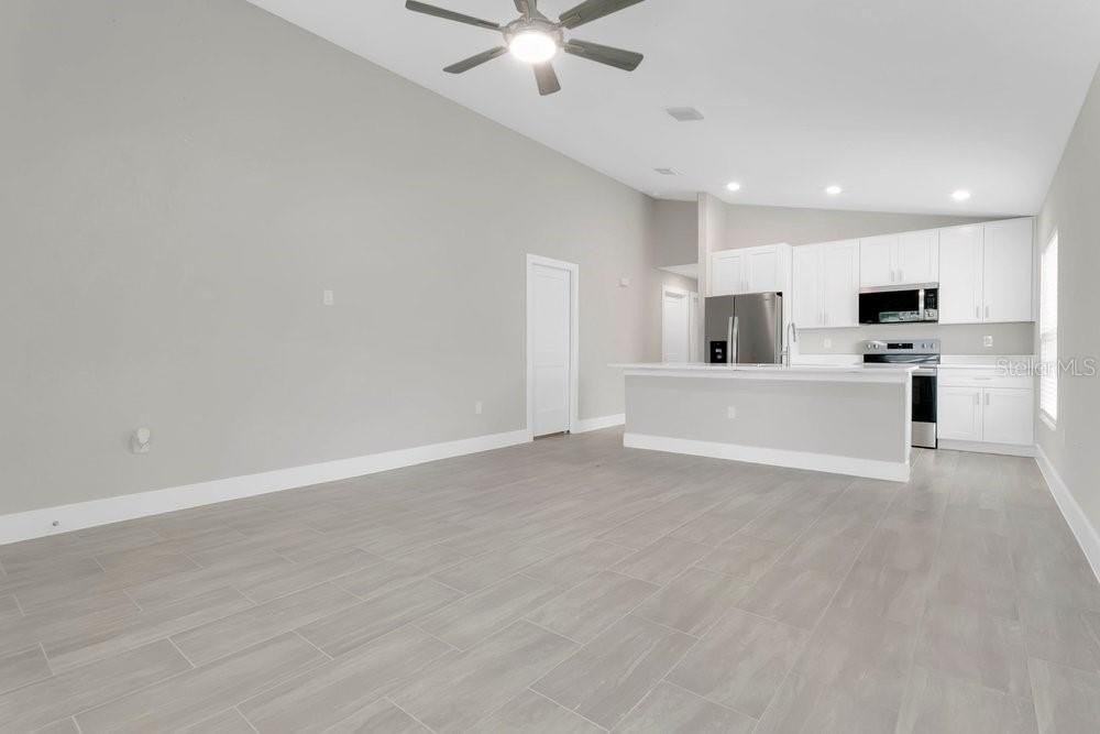 889 Dunbar St - Photo 6 of 26