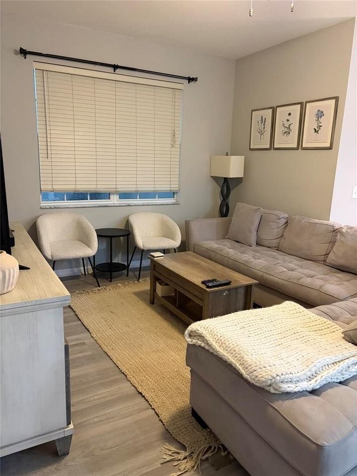 4056 Alan Dr - Photo 4 of 19