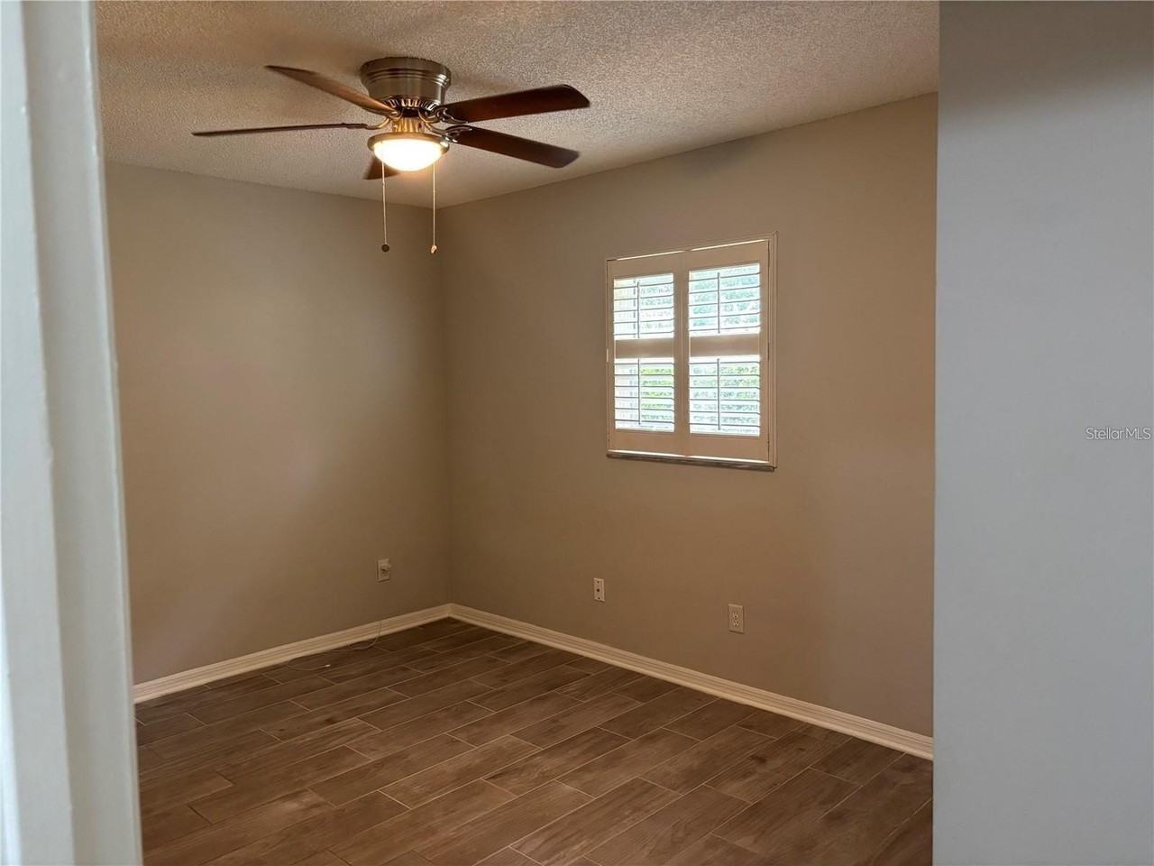 105 E Cottesmore Cir - Photo 7 of 20