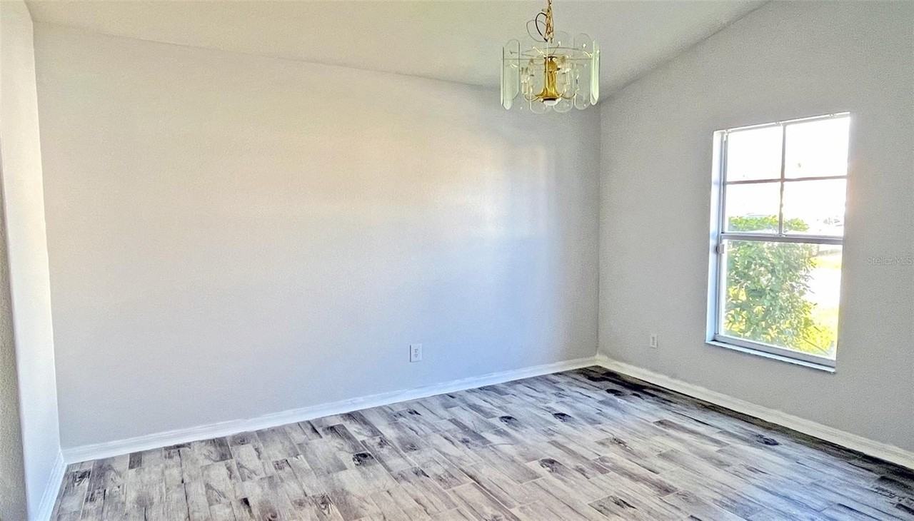 337 Silver Palms Cir - Photo 7 of 42