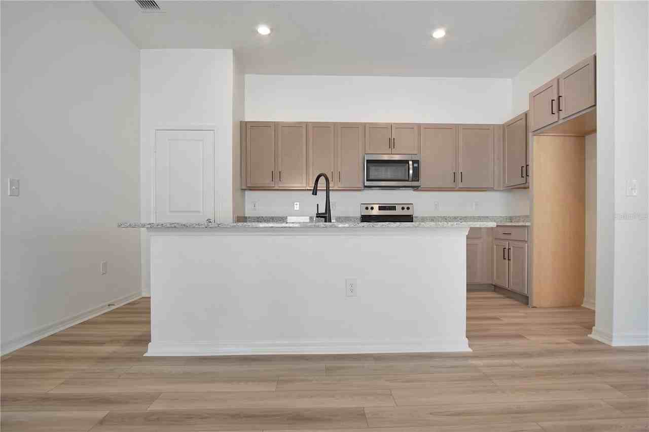 9224 Westside Hills Dr - Photo 5 of 27