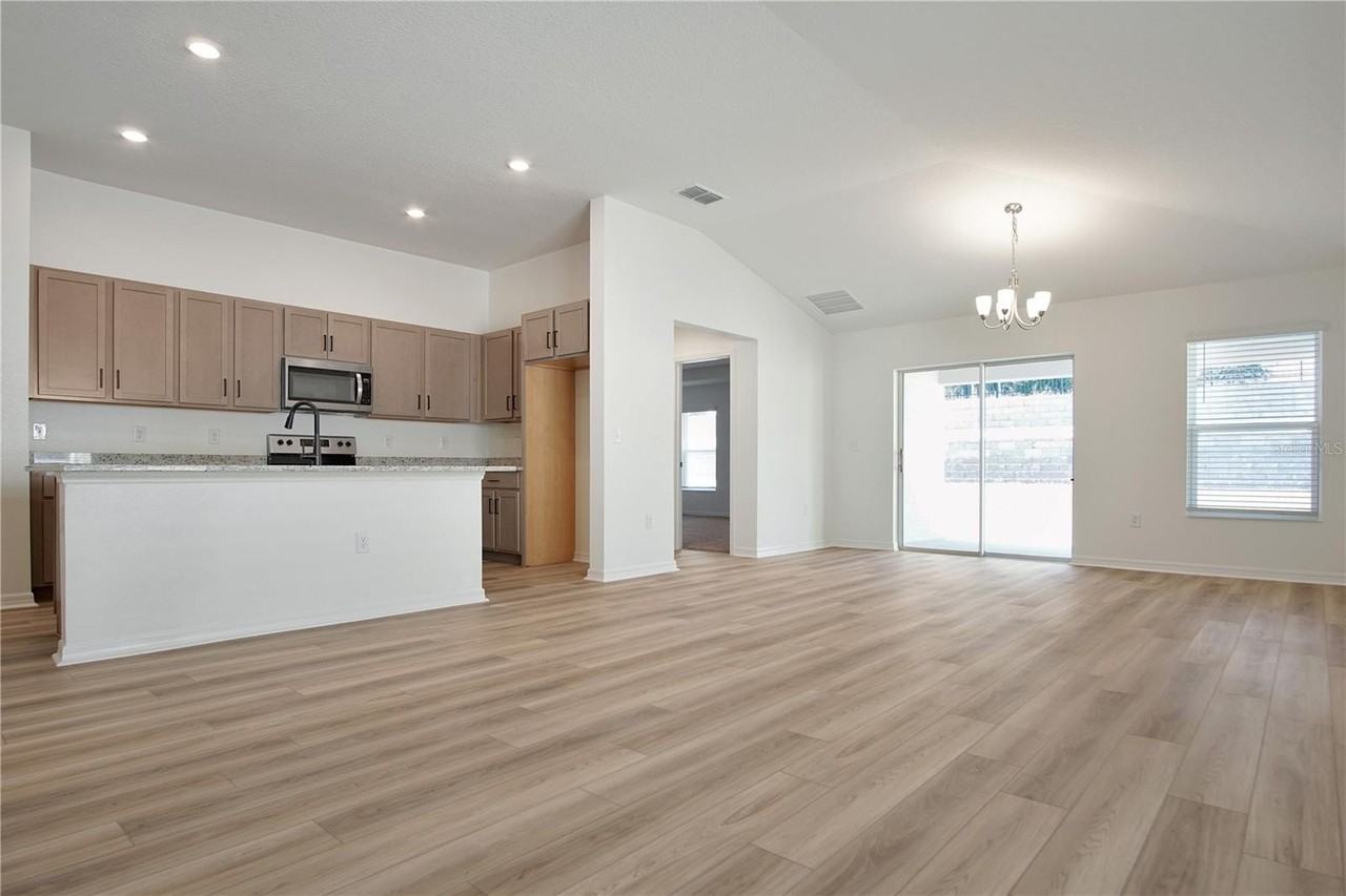 9224 Westside Hills Dr - Photo 6 of 27